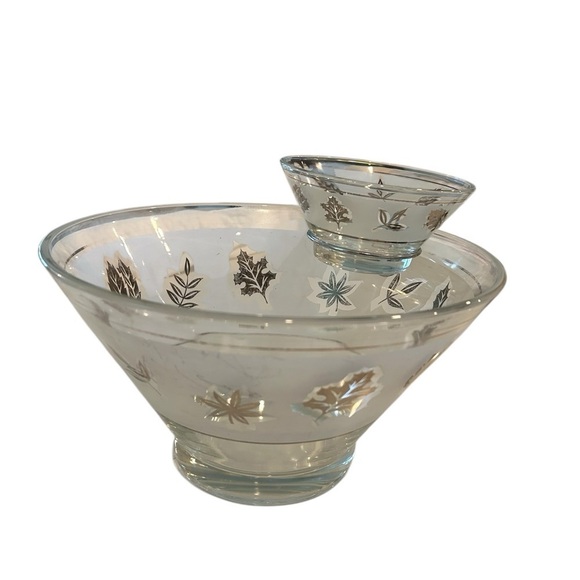 Mid-century Starlyte Chip and Dip Bowls in Silver Leaf - Picture 8 of 13